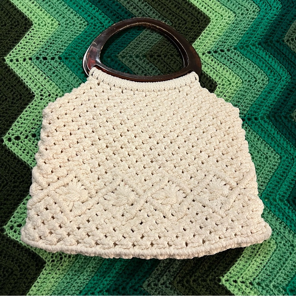 Vintage macrame purse handmade lucite tortoise handles cream GUC